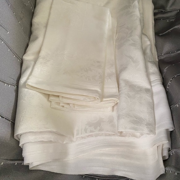 VINTAGE Luxury Rectangular Tablecloth & 3 Napkins - Picture 1 of 16